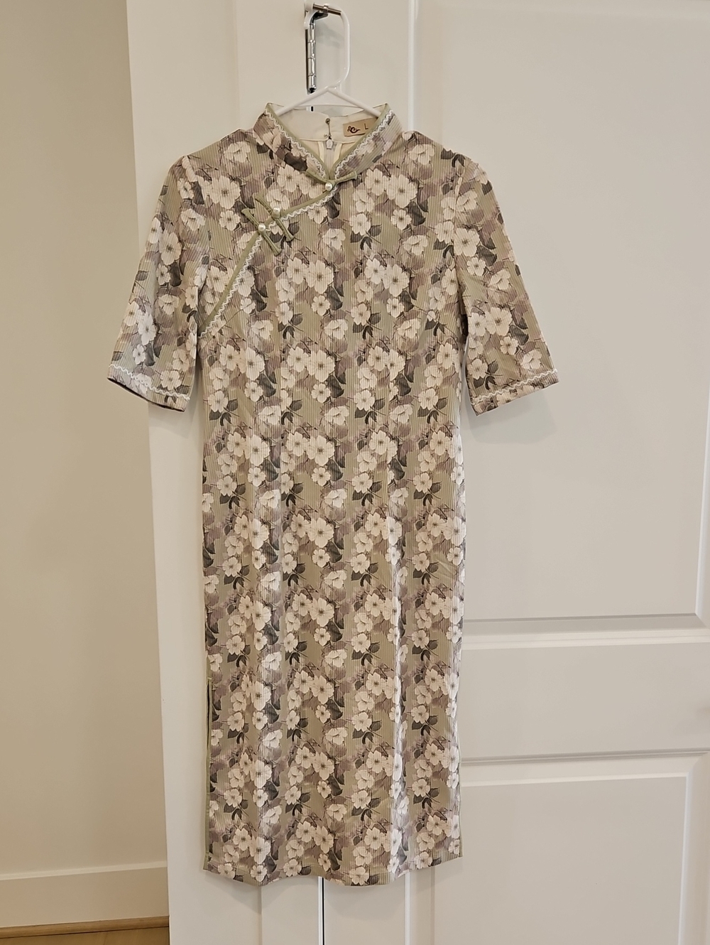 Floral Print Girls' Mandarin Collar Dress in Beige and Green
